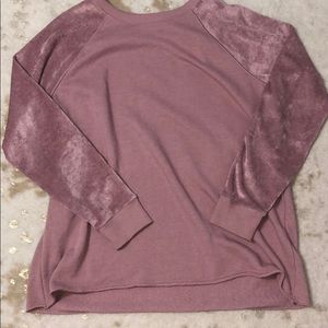 Velvet sleeve American eagle top